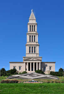 800px-Front_View_of_George_Washington_Masonic_National_Memorial
